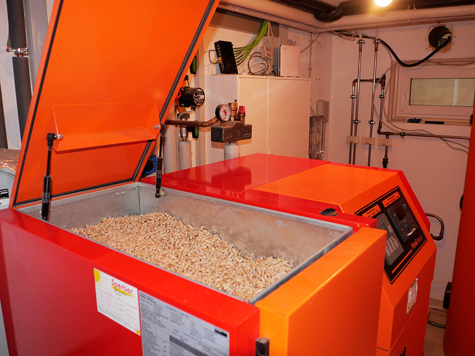 Palletheizung2 bei Elektro Börner GmbH in Themar
